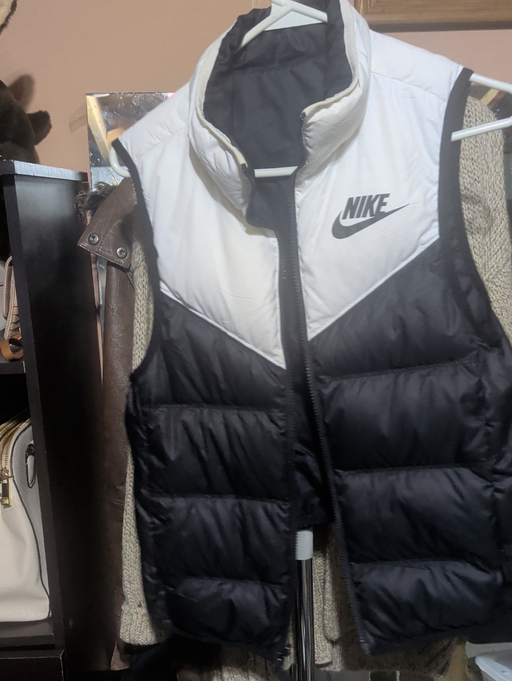 Nike REVERSIBLE Two-Tone Puffer Vest in Black & White